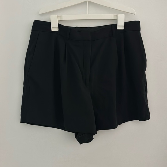 Aritzia Babaton Dress Shorts - Picture 2 of 4